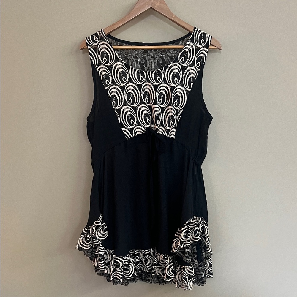 Lily by Firmiana Black and White Patterned Sleeveless Sheet Swim Suit Cover Up